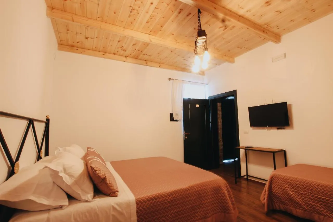Bujtina Maria Hotel Gjirokaster 4*,