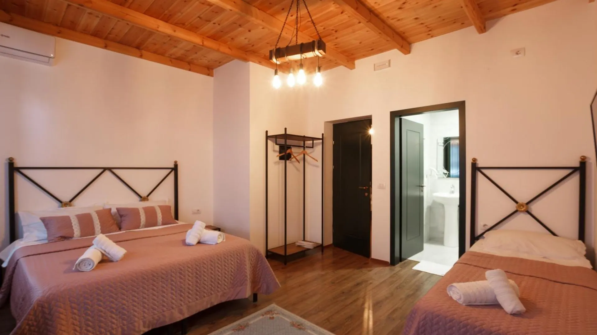 Bujtina Maria Hotel Stegopull 4*,