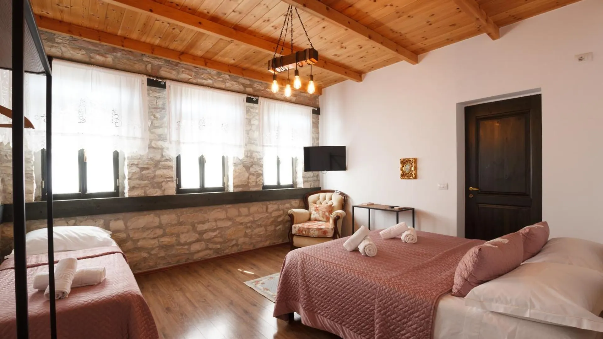 ****  Bujtina Maria Hotel Stegopull Albania