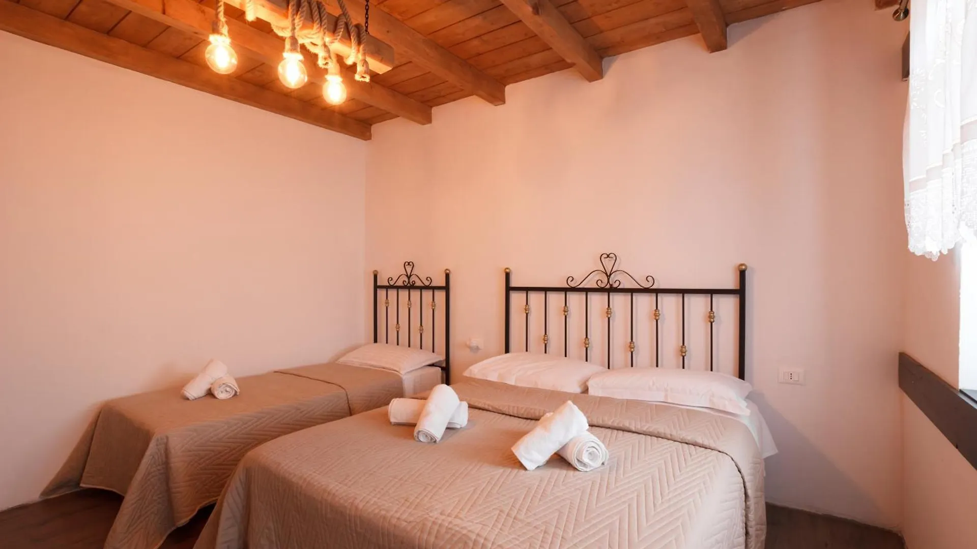 ****  Bujtina Maria Hotel Stegopull Albania