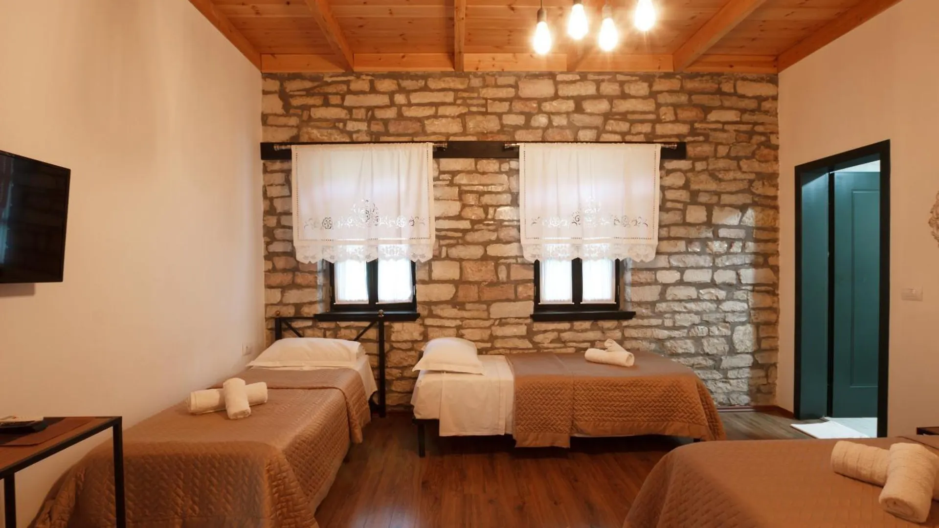 Bujtina Maria Hotel Stegopull Albania