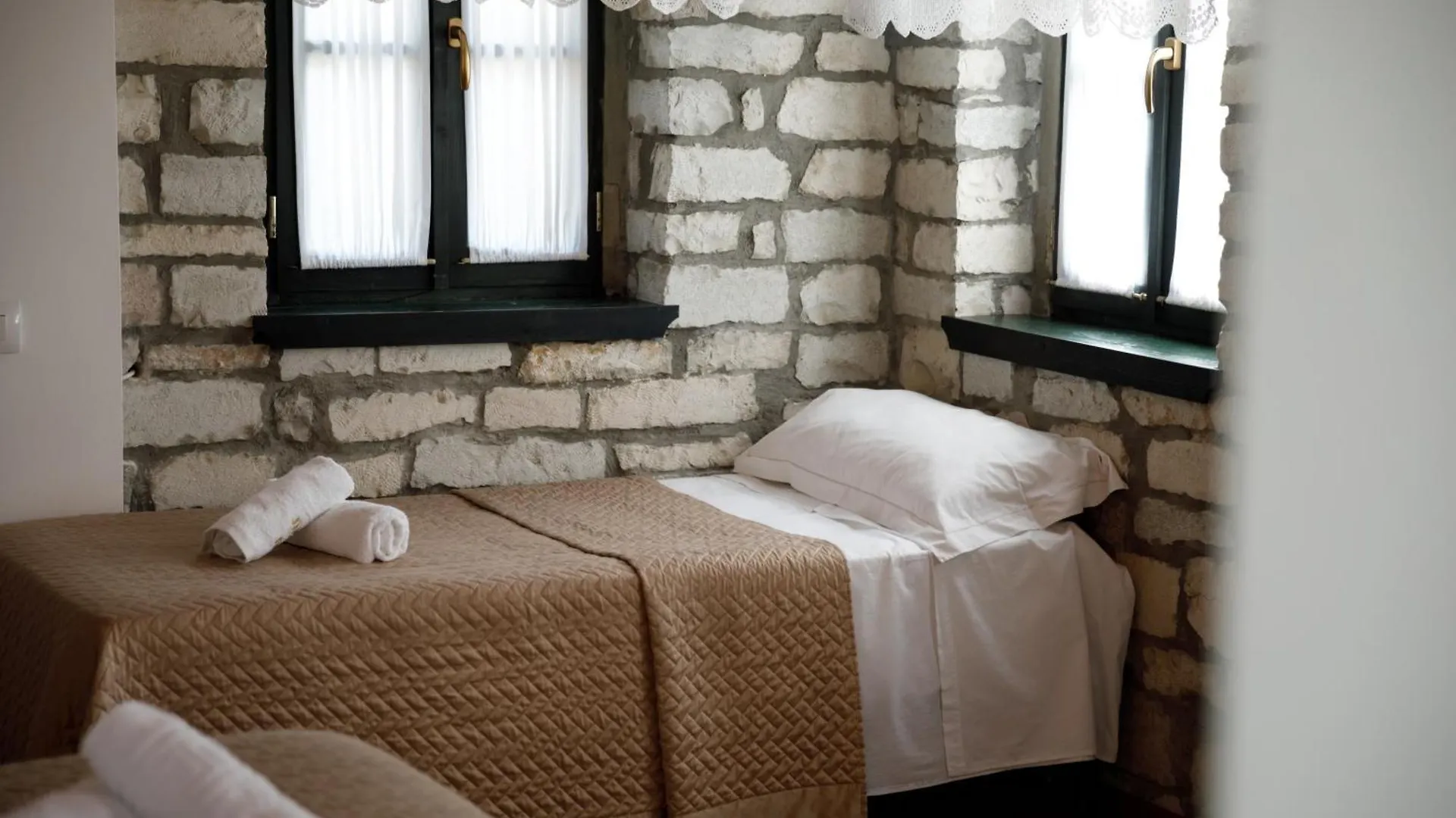 ****  Bujtina Maria Hotel Stegopull Albania