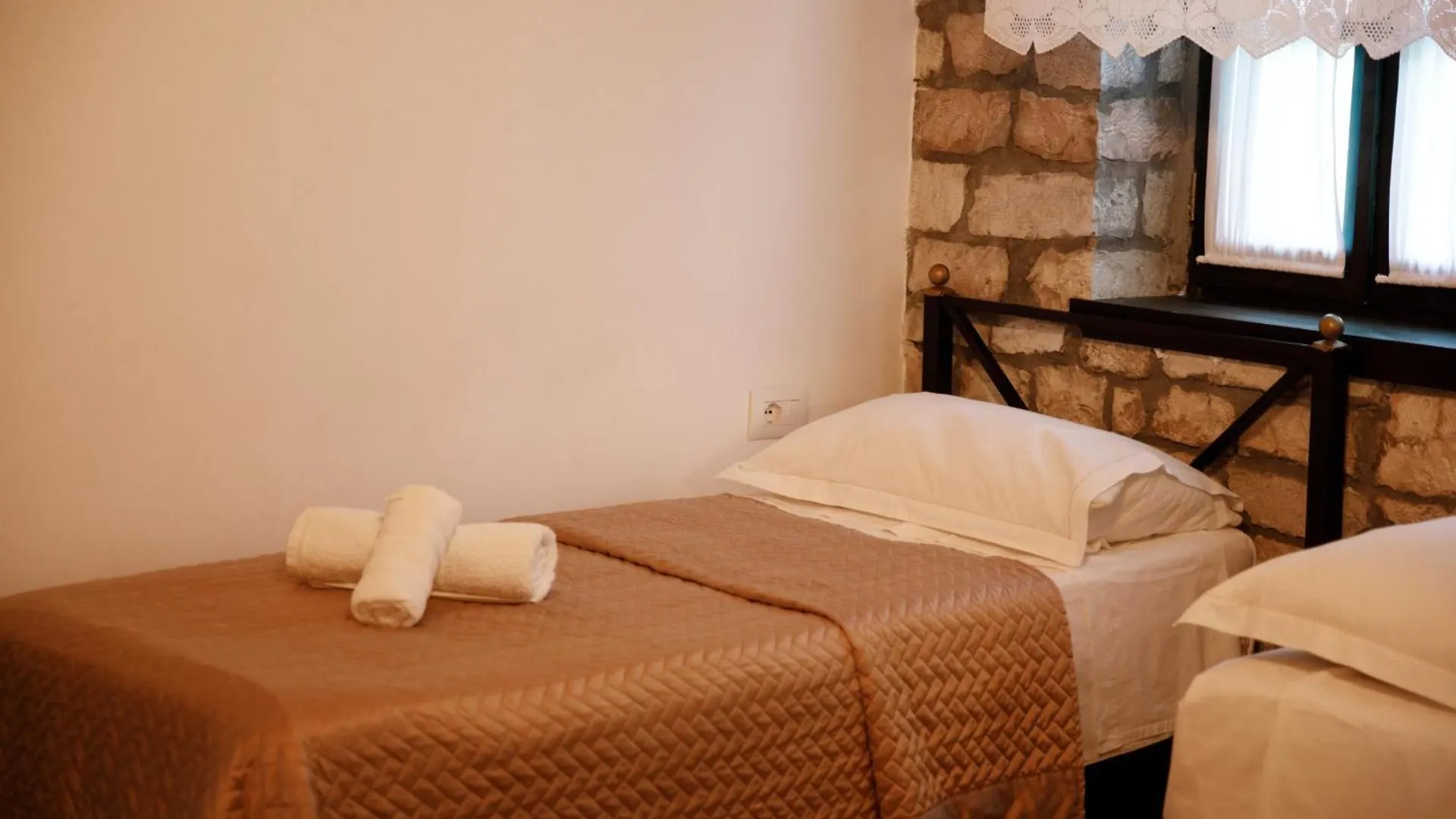 Bujtina Maria Hotel Stegopull 4*,